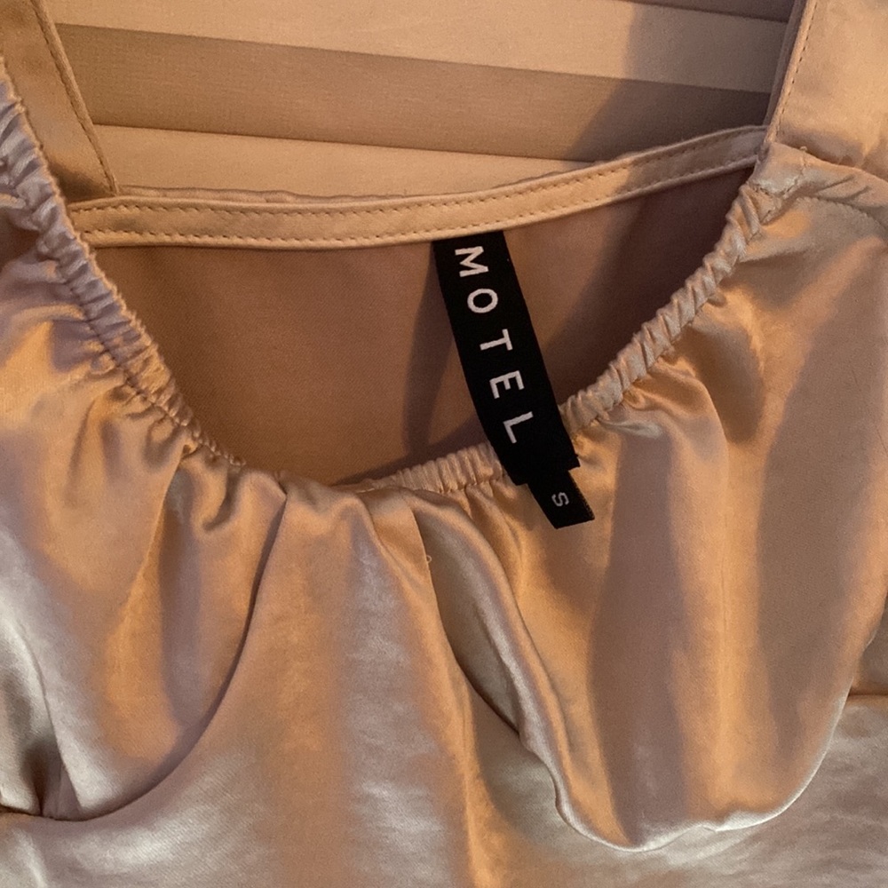 Motel Rocks Going Out Tops